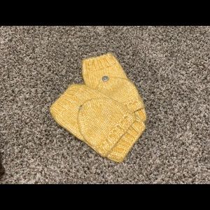 Yellow scarf and mittens